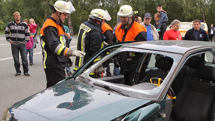 Was die Feuerwehr leiste, demontriert sie auch beim Frerienprogramm.   Foto: Michael Wunder