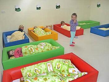 Im neuen Schlafraum befinden sich kuschelige Betten für die Pinguingruppe.