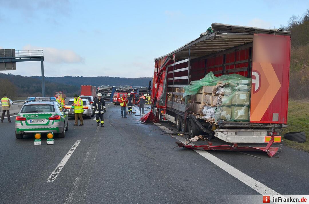 Schwerer Unfall mit Autotransporter auf A3 bei Würzburg