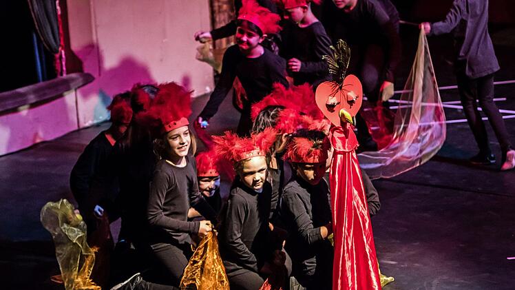 "Compose Strawinsky":_Ovationen gab es für die Schülerinnen und Schüler der Coburger Lutherschule beim Auftritt im Landestheater.Foto: Jochen BErger