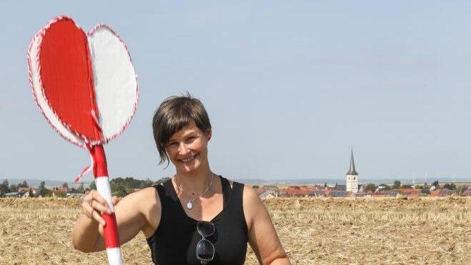 Diesen Acker traf der Pfeil.  Foto: Barbara Herbst