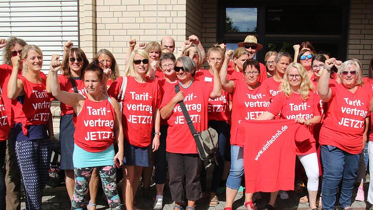 Beim Ahorner Musikfestival bekräftigten die Mitarbeiter des Vereins "Hilfe für das behinderte Kind" noch einmal ihre Forderung nach einem einheitlichen Tarifvertrag.  Foto: Michael Stelzner