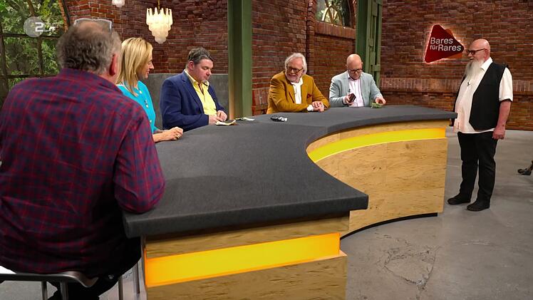 Aus Mangel an Lagerkapazitäten wurde das Sport-Trio am Ende aufgeteilt. Walter Lehnertz erhielt den kleinen Bock und Daniel Meyer und Benjamin Leo Leo teilten sich die beiden Springpferde auf. So kamen die Verkäufer auf einen Erlös von insgesamt 900 Euro und waren heilfroh, die schweren Geräte nicht mehr zurück transportieren zu müssen.