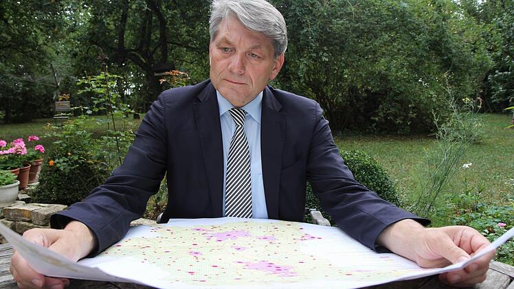 Der Entwurf zur Fortschreibung des bayerischen Landesentwicklungsprogramms hat für den Landtagsabgeordneten Heinrich Rudrof   (CSU) noch einige  Unvollkommenheiten.  Der Landkreis Bamberg ist im Vergleich unterdurchschnittlich repräsentiert. Foto:  Michael Gründel