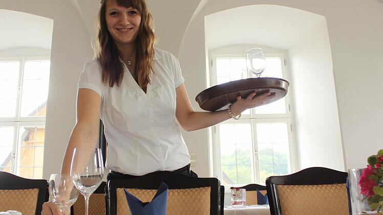 Eindecken? Kein Problem für die 1,0-Hotelfachfrau