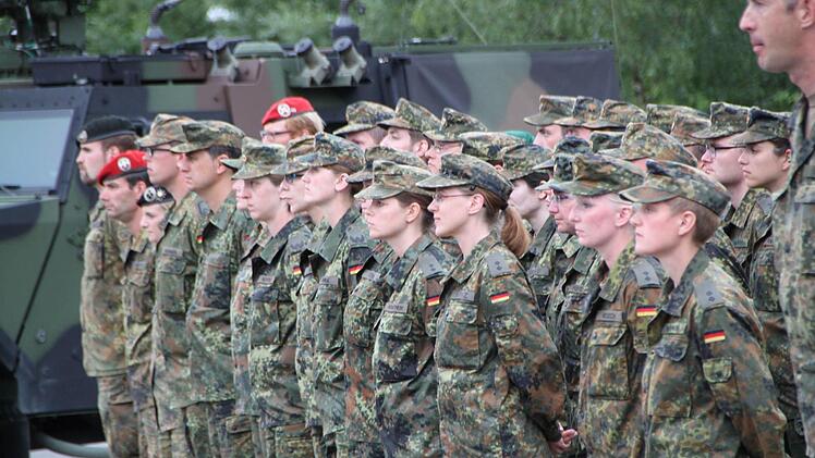 Impressionen vom Gelöbnis ziviler Mitarbeiter in der Rhön-Kaserne Wildflecken (23. Juli 2015) Foto: Ulrike Müller