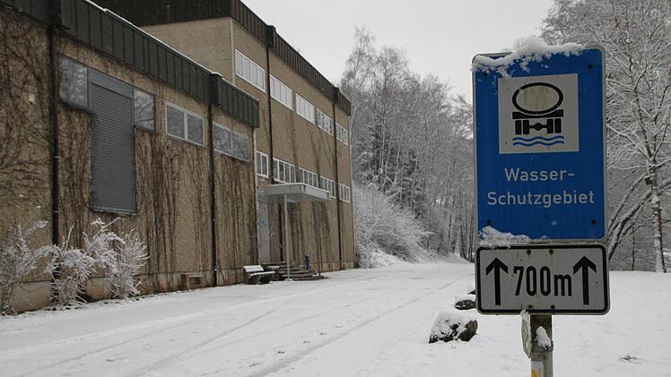 Die drei Brunnen in Römershag liegen versteckt im Sinntal am Weg zum Weg nach Riedenberg. Das Wasserwerk steht direkt am Wegesrand. Foto: Ulrike Müller