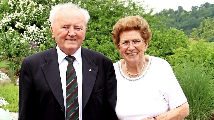 Das seltene Fest der eisernen Hochzeit feierten am gestrigen Dienstag Hermine und Leo Ankenbrand in Eltmann. Foto: Günther Geiling