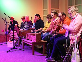 Die Orff-Gruppe präsentierte unter anderem eine Eigenkomposition.    Foto: Evi Seeger