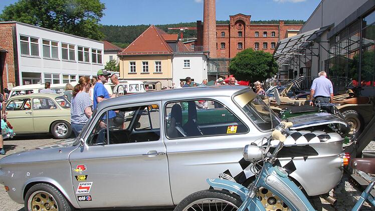 Rarit&auml;ten mit zwei und vier R&auml;dern gab es am Sonntag im M&ouml;nchshof zu bestaunen. Foto: Sonny Adam