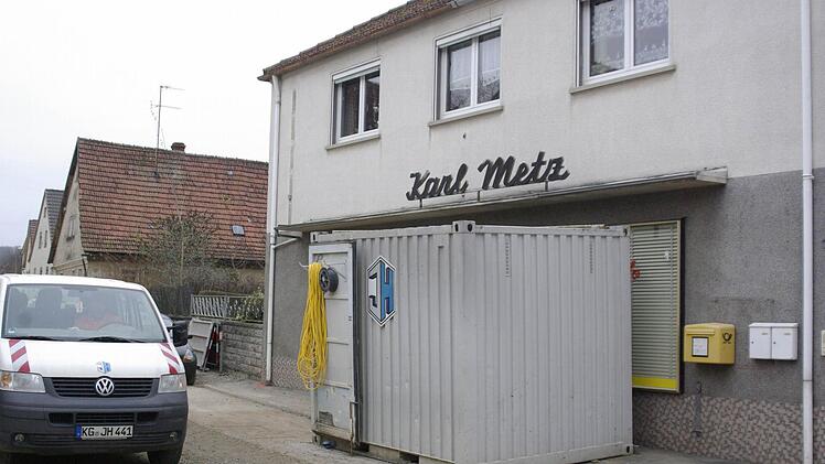 "Igros" will das ehemalige Lebensmittelgeschäft Metz in der Auraer Hauptstraße reaktivieren und sucht einen Pächter.  Foto: Ehling