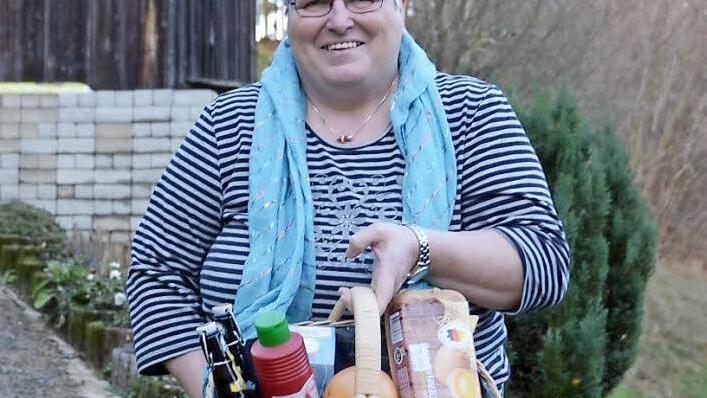 Margitta Hieke k&uuml;mmert sich in Grafengehaig um alle, die Hilfe brauchen. Dazu geh&ouml;rt der ehrenamtliche Lieferdienst f&uuml;r Eink&auml;ufe aus dem Dorfladen. Foto: Dagmar Besand