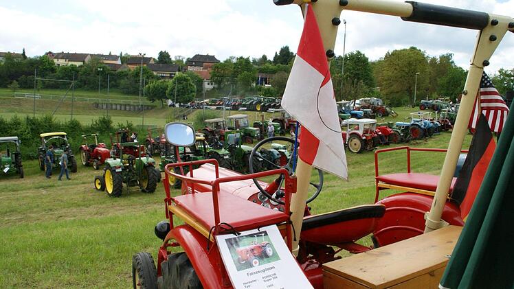 Viele Besitzer von Oldtimern, ob Traktoren, Motorräder oder Pkw, kamen am Wochenende nach Dankenfeld, wo MSC und Traktorfreunde gemeinsam Geburtstag feierten.