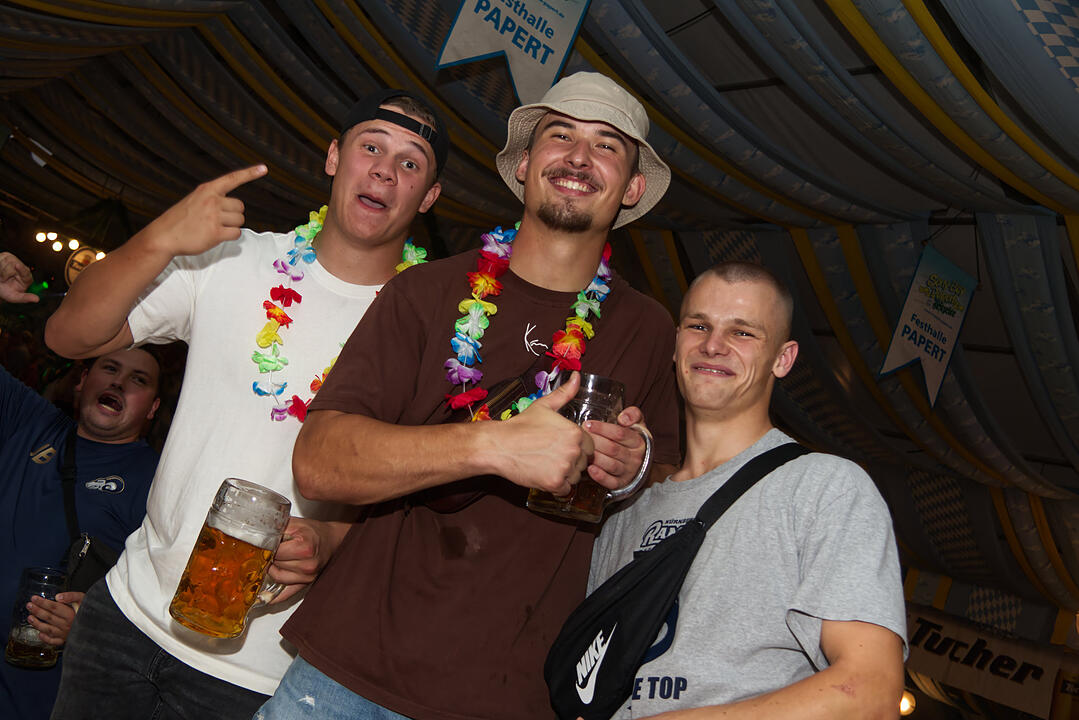 Das Herbstfest ist eröffnet.