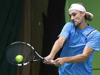 Nach zwei vergeblichen Anläufen war es am gestrigen Nachmittag soweit: Ruben Bemelmans aus Belgien siegte beim ATP-Challenger in Eckental. Fotos: Bertram Wagner