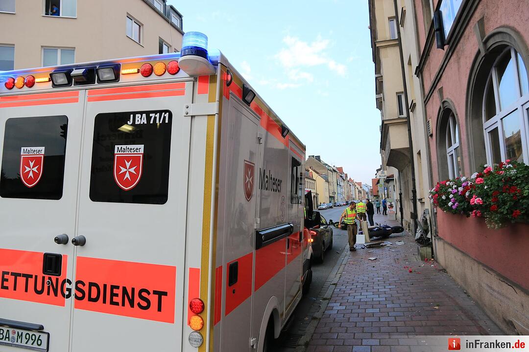 Motorradfahrschüler prallt in Bamberg gegen Stromkasten