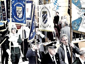 Einmarsch der Fahnenabordnungen bei einer Landesversammlung  Foto: Ralf Olmesdahl / BSB