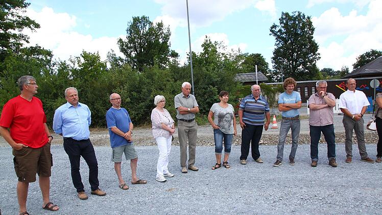 Heinersreuther Bürger und einige Gemeinderäte verfolgten das Geschehen. Foto: Jürgen Gärtner