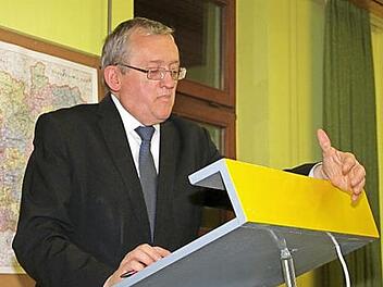 Bezirksheimatpfleger Günter Dippold hatte Spannendes und Unterhaltsames zur Staffelsteiner Kirchengeschichte zu berichten. Foto: Gerda Völk