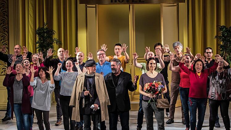 Proben-Impressionen aus dem Landestheater: Gast-Regisseur Felix Seiler inszeniert die Coburger Erstaufführung des Musicals "Otello darf nicht platzen".Foto: Jochen Berger