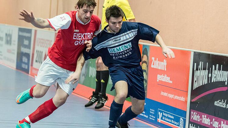 Links Steven Frank (Presseck) gegen den Marktleugaster Christian Bauer.