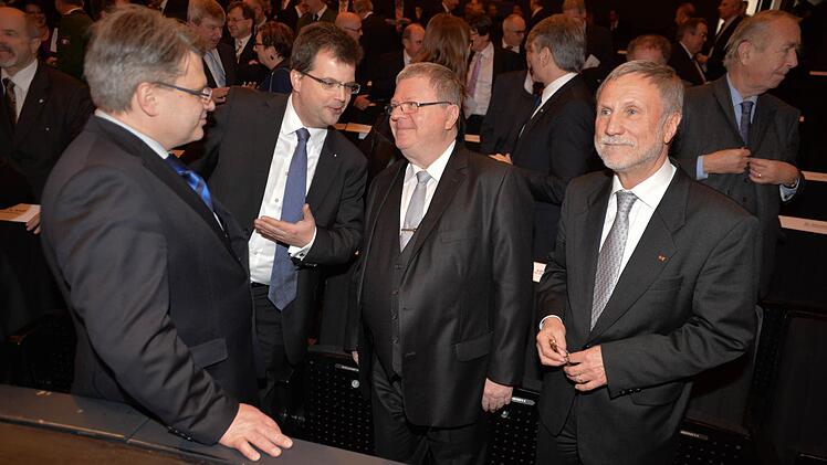 Minister W. Bausback, Bambergs Bürgermeister Dr. Christian Lange, C. Lückemann und L. Schwarz (v.l.) im Gespräch.Foto: R. Rinklef