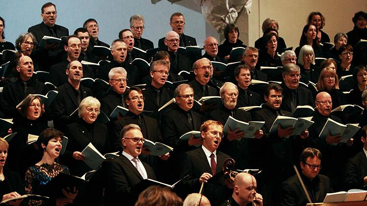 Der Coburger Bachchor beeindruckte zahlreiche Zuhörer mit der Erstauffhührung von Monteverdis Marienvesper in der fast fertig renovierten Morizkirche.Foto: Jochen Berger