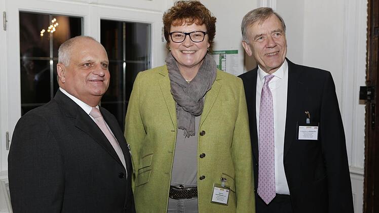 Albert Klein (l.) und von Waldenfels mit der Europa-Abgeordneten Monika Hohlmeier  Foto: Matthias Hoch