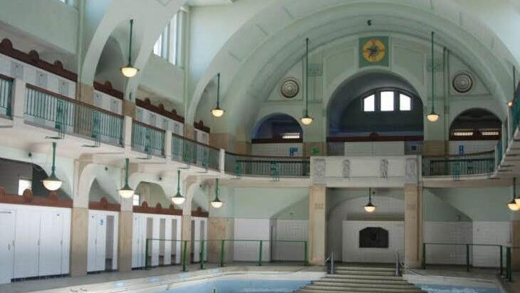 Seit über 20 Jahren steht das Jugendstil-Schwimmbad in Nürnberg bereits leer. Foto: privat