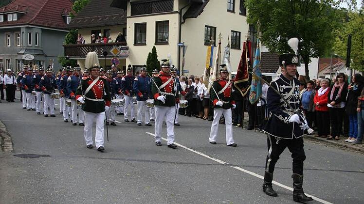 Hans Köstner ist seit vielen Jahrzehnten der Husar - und marschiert an der Spitze des Festzugs.