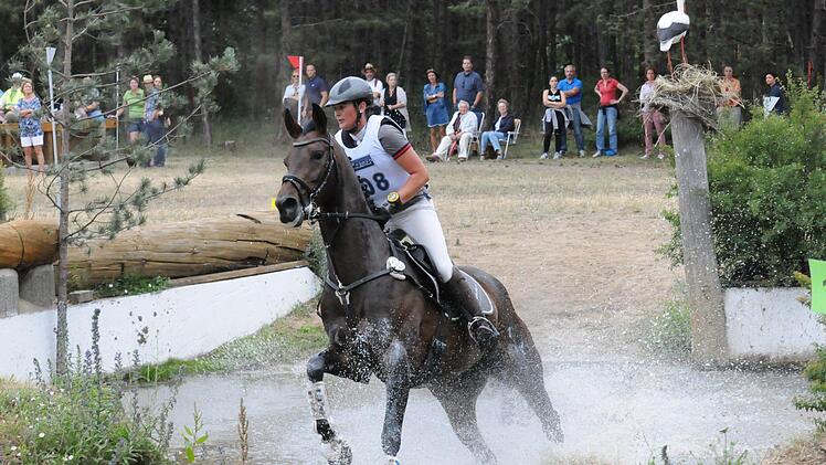 Kristina Ehrlich vom RFV Sulzthal auf Amelie. Foto: ssp