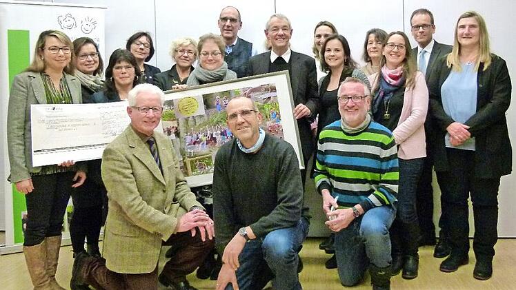 Erzbischof Ludwig Schick nahm sich Zeit, um mit den Beratern und Beraterinnen der Caritas ins Gespräch zu kommen.  Foto: Marion Krüger-Hundrup