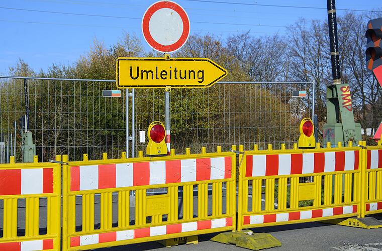 B4 bei Coburg: Fahrbahn für fast einen Monat voll gesperrt - Behörde kündigt Baubeginn an