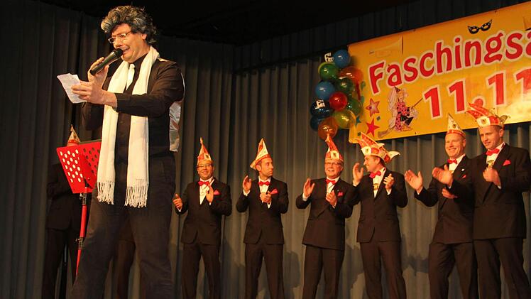 Bürgermeister Roland Wolfrum trat als Roland Kaiser auf die Bühne und schmetterte "Santa Maria".