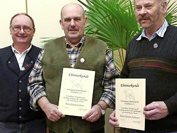 Zweiter Vorsitzender Hartmut Rauscher mit Bruno Leikam und Thomas Neubauer (v. l.)