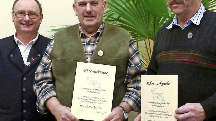 Zweiter Vorsitzender Hartmut Rauscher mit Bruno Leikam und Thomas Neubauer (v. l.)