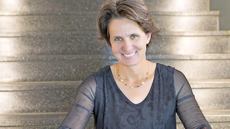 Obertongesang, Handpan und Kotamo stehen im Mittelpunkt des Konzertes mit Cora Krötz.  Foto: Petra Müller