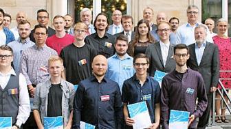 Diese Auszubildenden erhielten f&uuml;r die Teilnahme am Auslandspraktikum 2018/19 das Zertifikat "Europass Mobilit&auml;t".  Foto: Christian Bro&szlig;mann