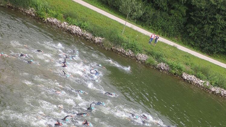 Der Schwimmstart im Main-Donau-Kanal