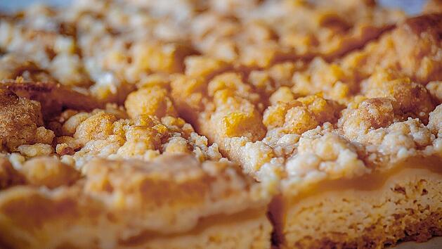 Saftiger Streuselkuchen nach Omas Rezept: So gelingt er auf dem Blech