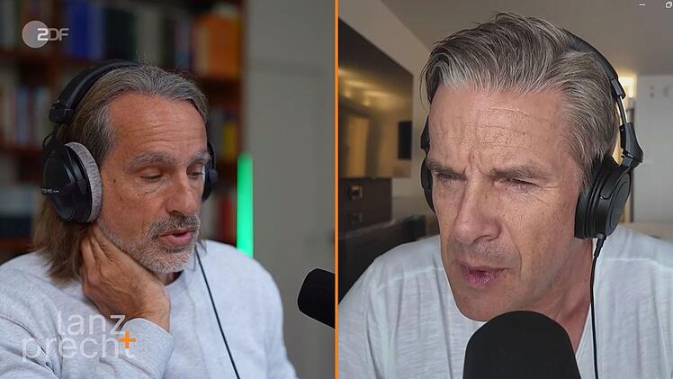 Richard David Precht (links) &auml;u&szlig;ert im Podcast "Lanz + Precht" eine schlimme Bef&uuml;rchtung bez&uuml;glich des Ukraine-Krieges - sehr zum Entsetzen von Markus Lanz.