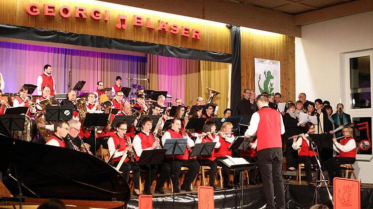 Georgis mit Chor. Foto: Thomas Dill