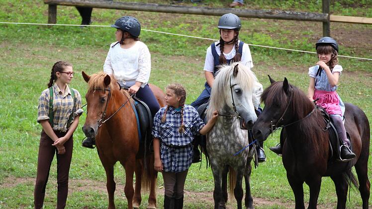 Aufführung der jungen Islandpferde-Reiter vom Altenberg in Oberbach im Jahr 2017.  Foto: Sebastian Schmitt