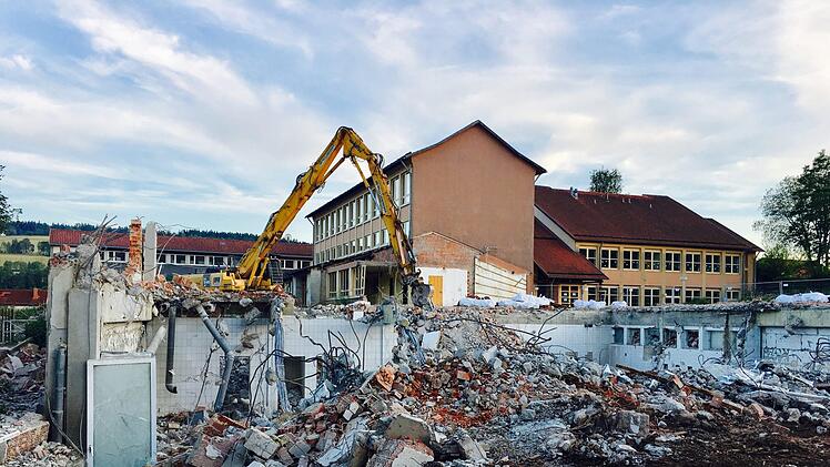 Der Abriss des Wildfleckener Hallenbades ist inzwischen erfolgt. Foto: Sebastian Schmitt