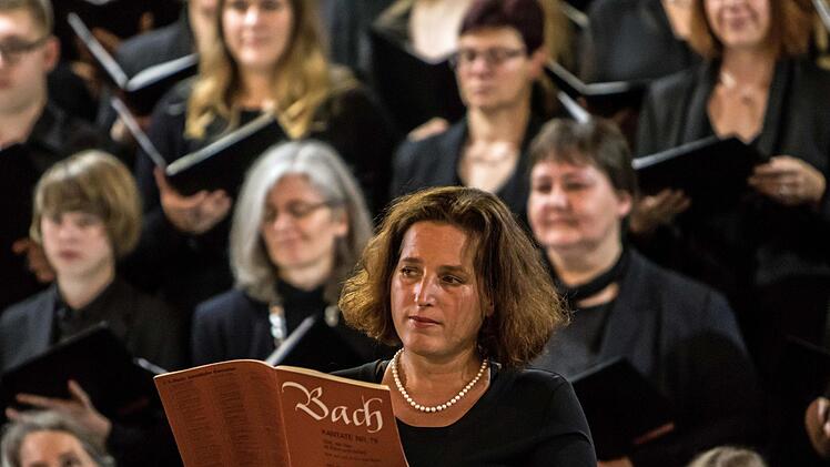 Die Kantorei St. Georg unter Leitung von Markus Heunisch gestaltete in Neustadt ein Kantatenkonzert zum Reformationsjubiläum.Foto: Jochen Berger