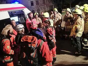 Bei einer Einsatzübung klappte das Zusammenspiel der Feuerwehr Weilersbach und der Rettungshundestaffel sehr gut. Foto: Feuerwehr Weilersbach