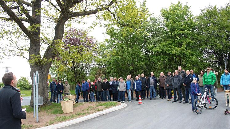 Nach knapp einem Jahr Bauzeit ist die Heinersreuther Straße wieder offiziell für den Verkehr freigegeben. Foto: Jürgen Gärtner