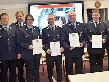 Ehrungen mit dem staatlichen Ehrenzeichen in Silber und Gold für 25- und 40- jährige Dienstzeit bei der FF Pressig. Von links KBR Joachim Ranzenberger, Thomas Günther (1. Vorsitzender), KBM und Dritter Bürgermeister Klaus Dressel, Katrin Reier, Sandro Schramm, Stefan Winter, André Stadelmann, Daniel Bartsch (1. Kommandant) und Bernd Steger (Landratsstellvertreter)  Fotos: K.- H. Hofmann