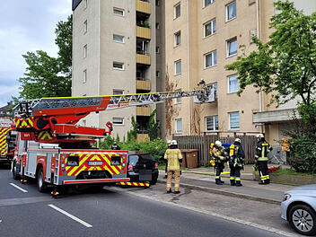 Bamberg: Feuerwehr schaut mit Drehleiter in Wohnung - Anwohner meldeten verdächtiges Geräusch