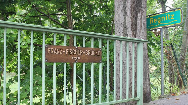 Die  Brücke im Bamberger Stadtteil Bug trägt den Namen eines Mannes, den kaum jemand kennt. Fotos: Michael Gründel